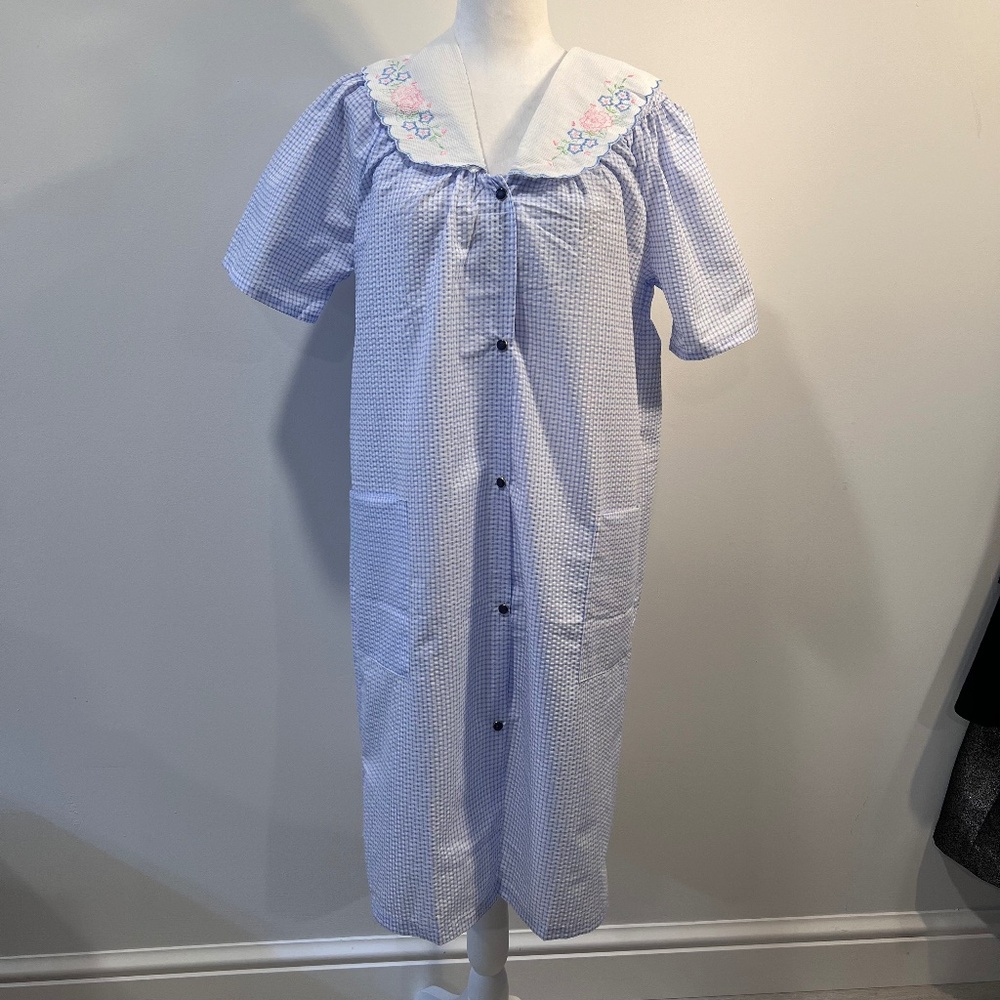 Dream Crest Duster Blue Checks w/ Floral Neckline Women’s Medium